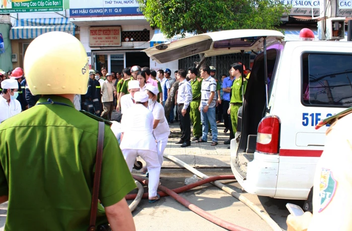 Chùm ảnh đám cháy thiêu chết 2 vợ chồng ảnh 5